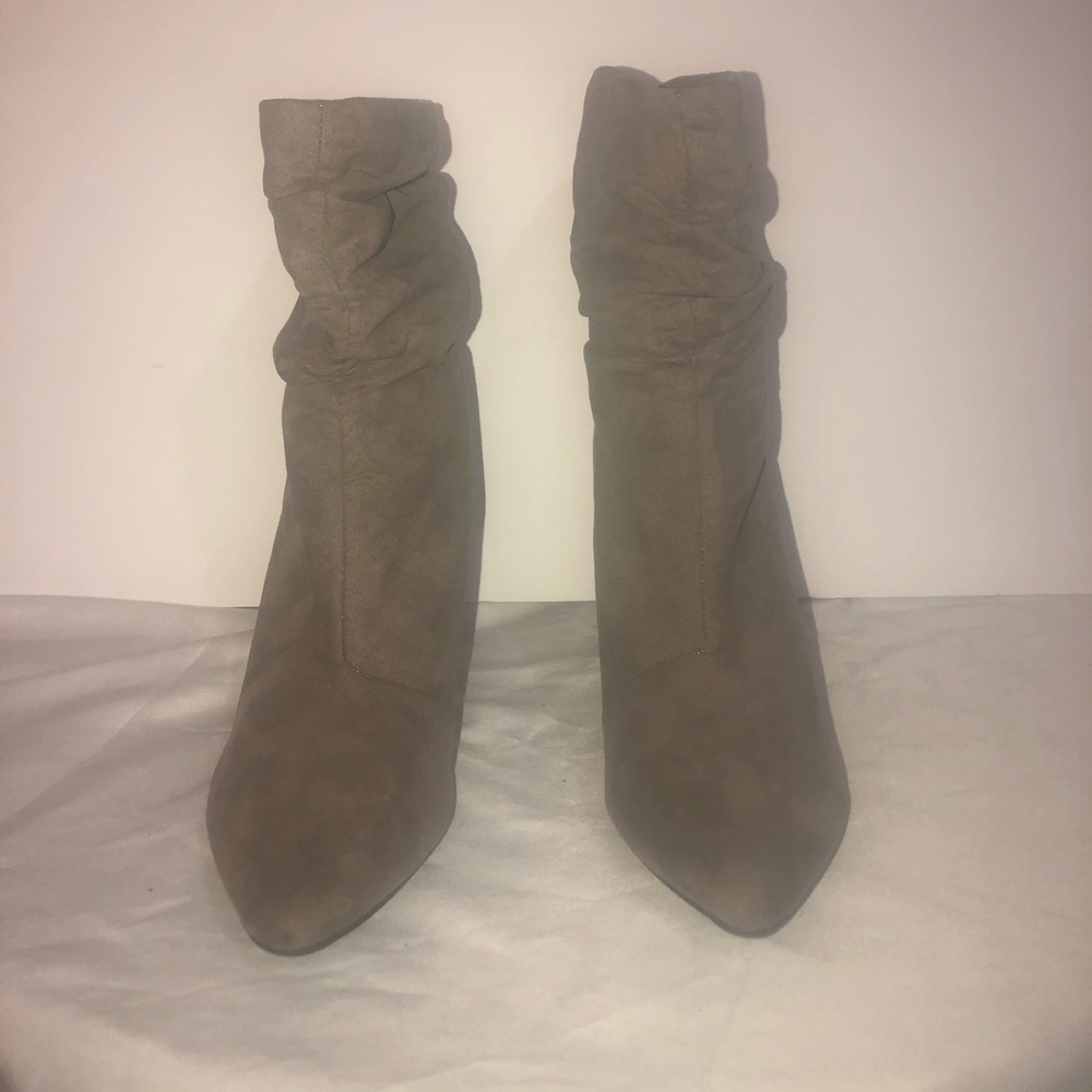 Pointy Toe Rucched Ankle boots.